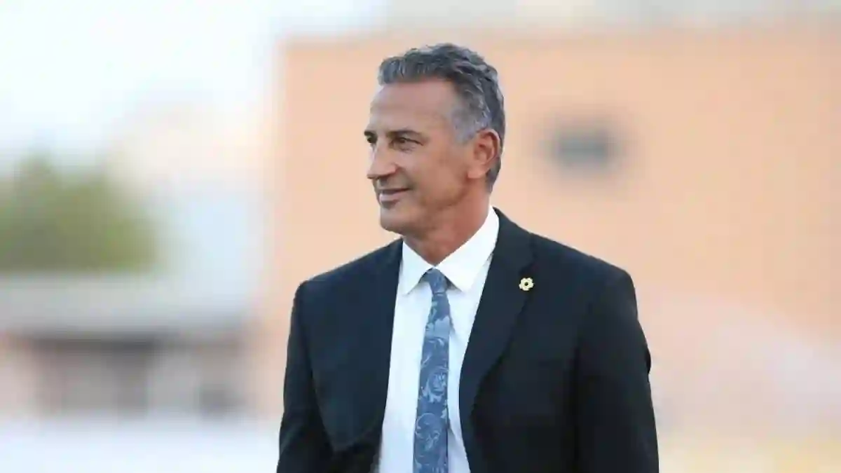 مدرب نيوم