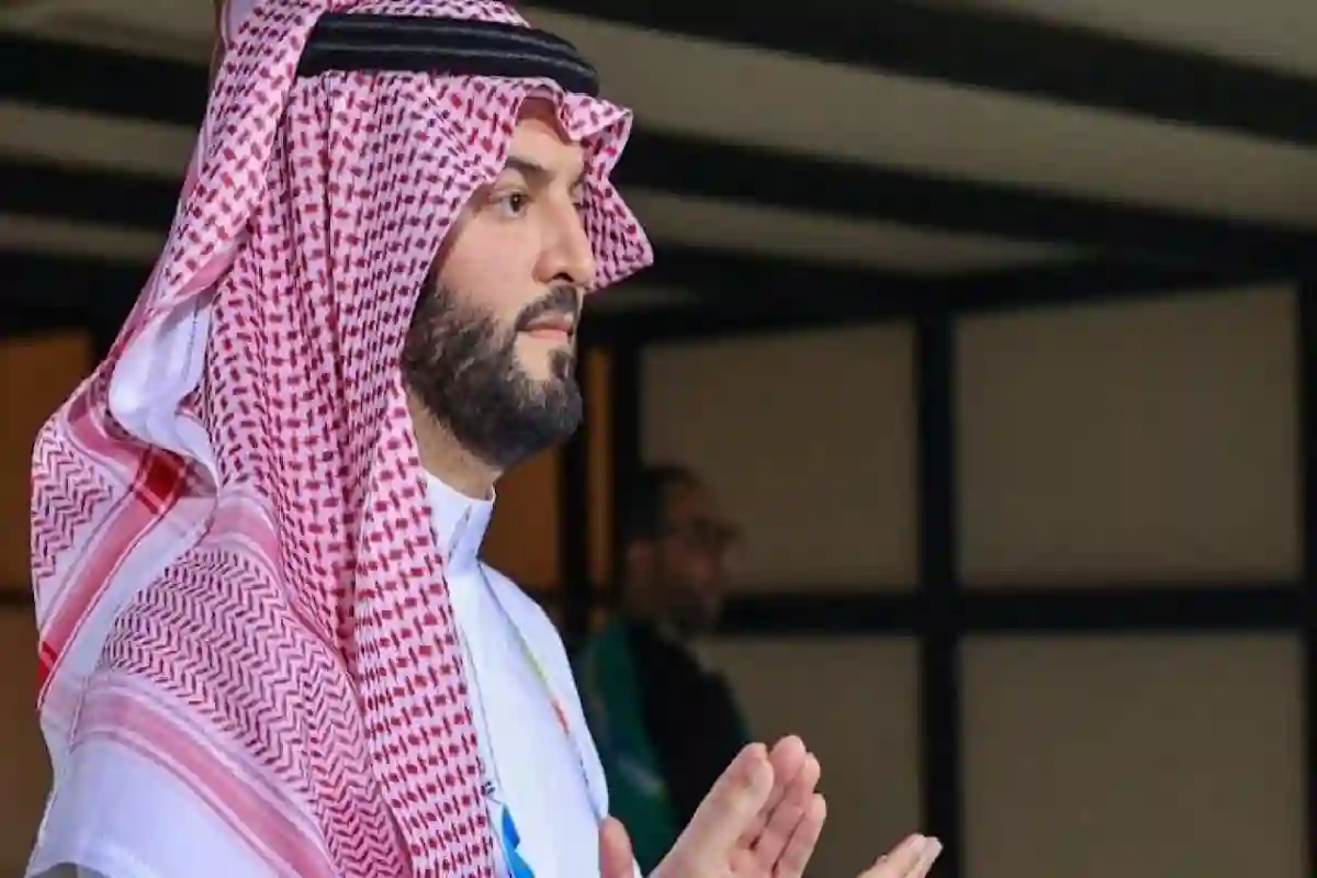 فهد بن نافل يطوي صفحة ذهبية مع الهلال.