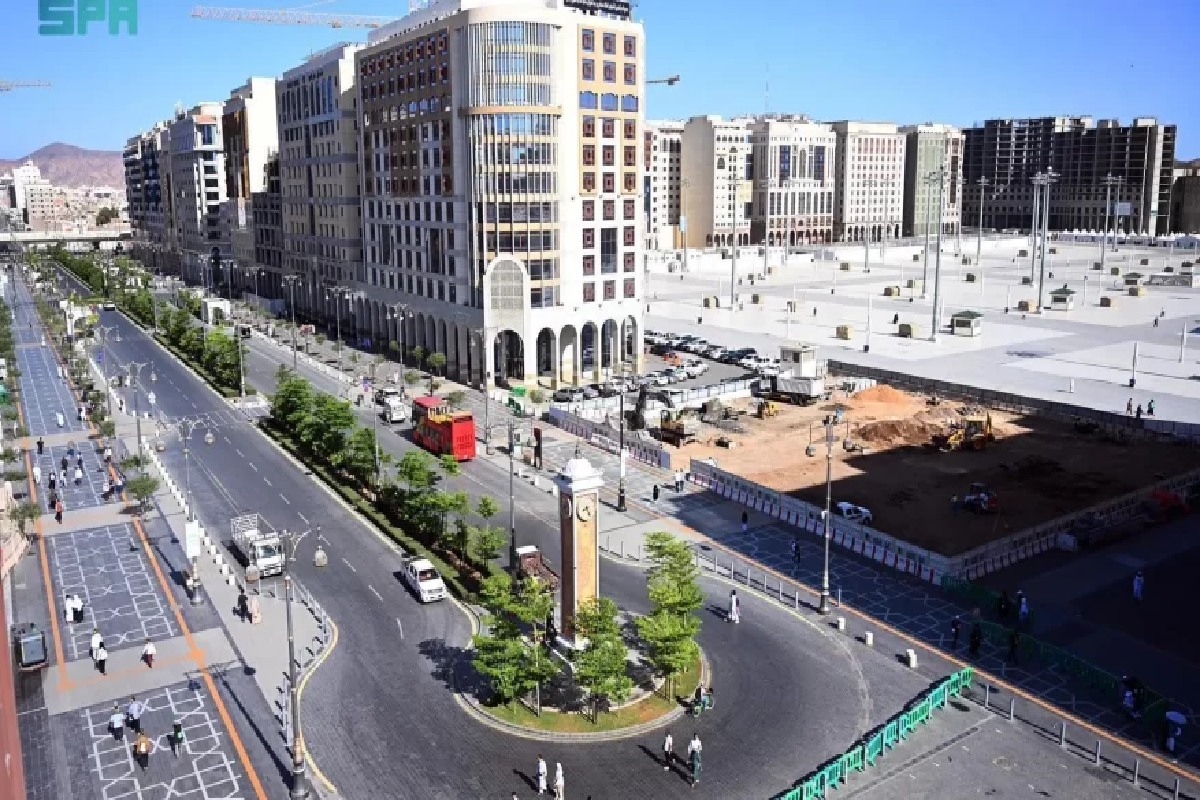 استكمال تهيئة 5 طرق محورية ومسارات آمنة في محيط المسجد النبوي.
