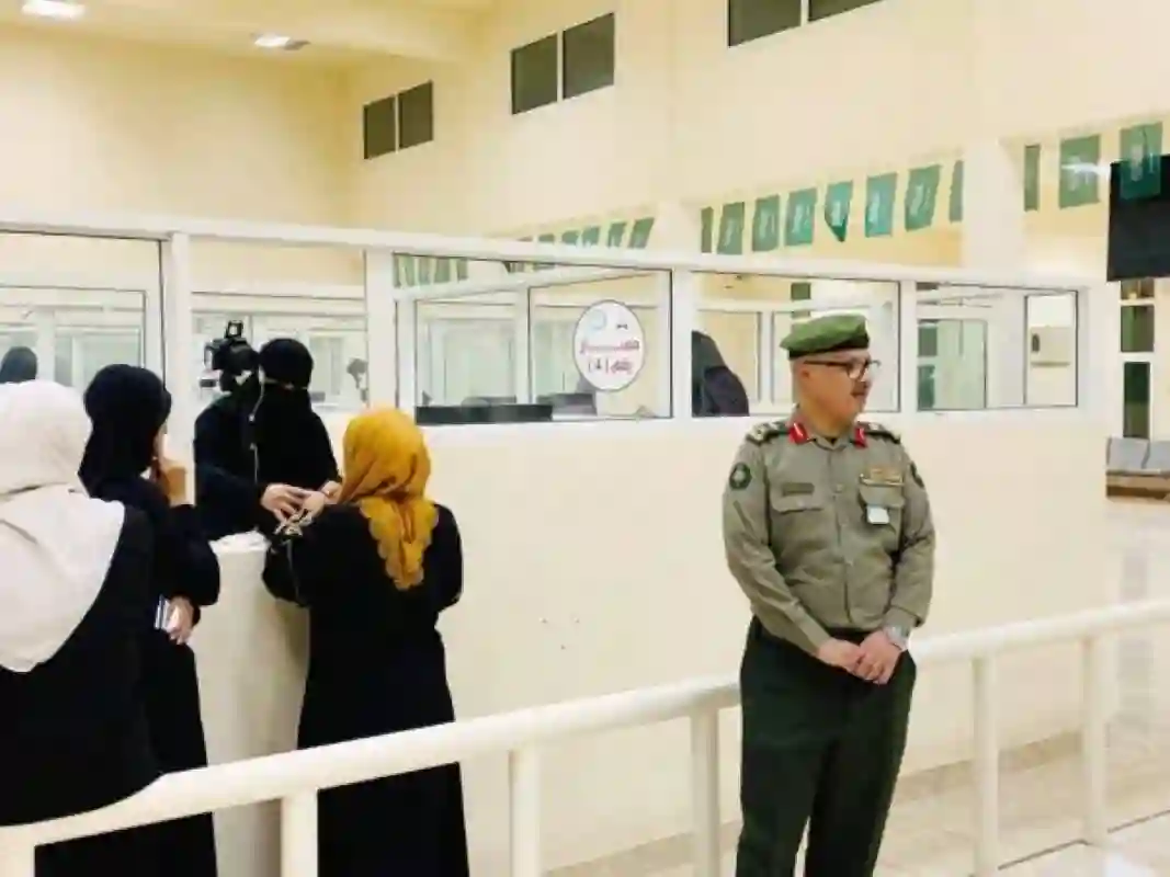 جوازات منفذ حالة عمار بمنطقة تبوك