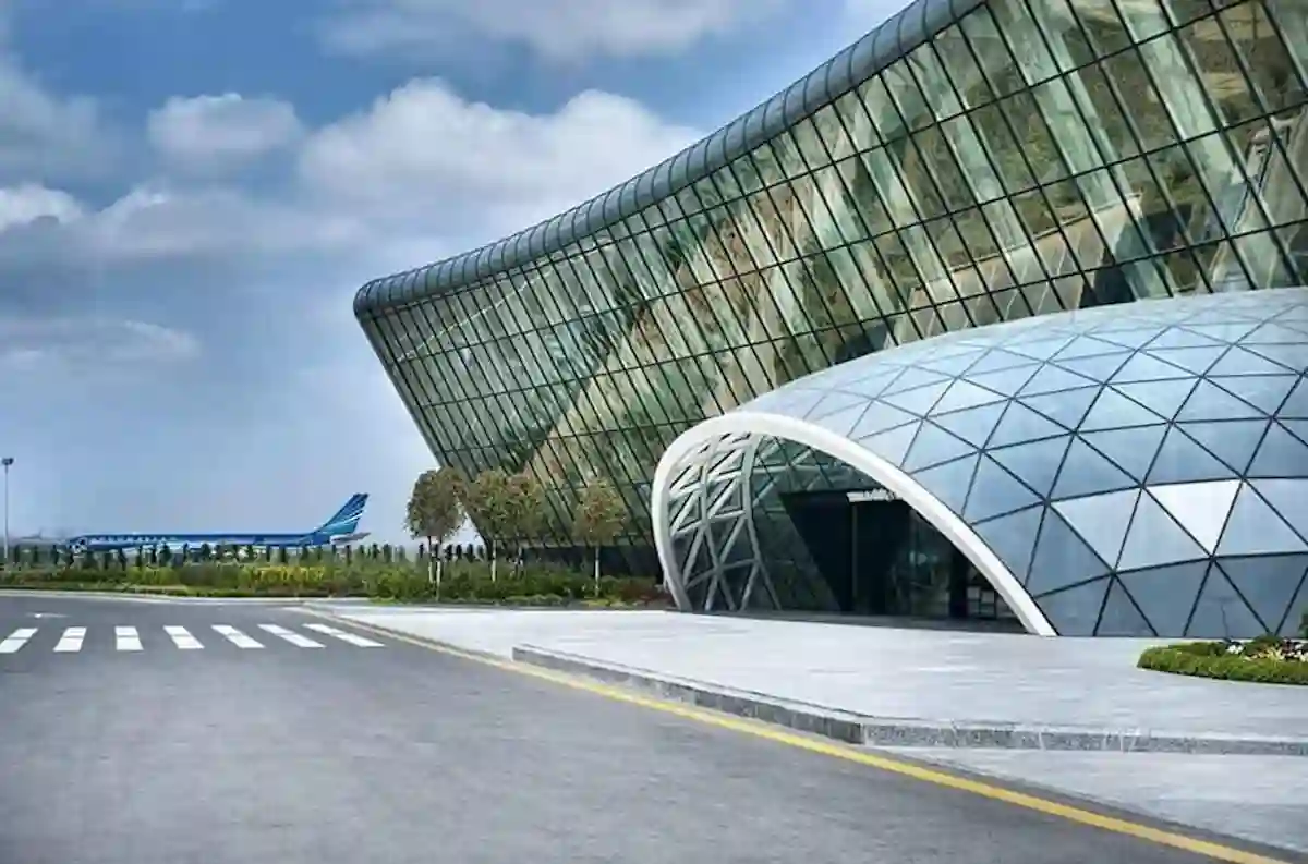 مطار حيدر علييف