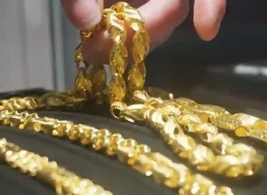 الذهب يهبط مع جني الأرباح