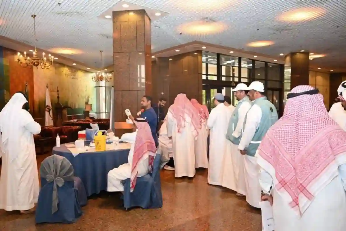 حملة تطعيم وقائية في مكة المكرمة استعدادًا لموسم حج 1446هـ: تعزيز للصحة العامة وسلامة العاملين.