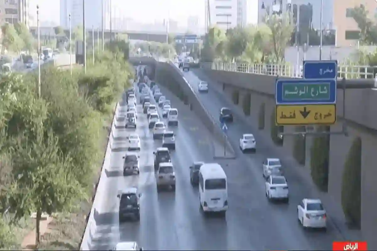 هدوء مفاجئ على طريق الملك فهد بالرياض.