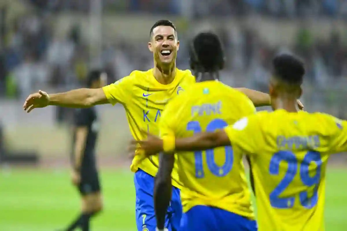 العالمي يعزز صفوفه خلال الانتقالات الصيفية بنجم وسط وست هام
