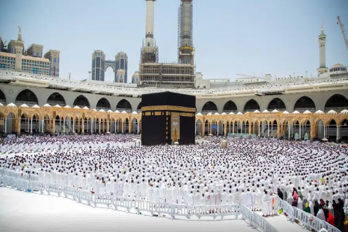 تقصير خطب وصلاة الجمعة في الحرمين الشريفين خلال موسم حج 1446هـ.