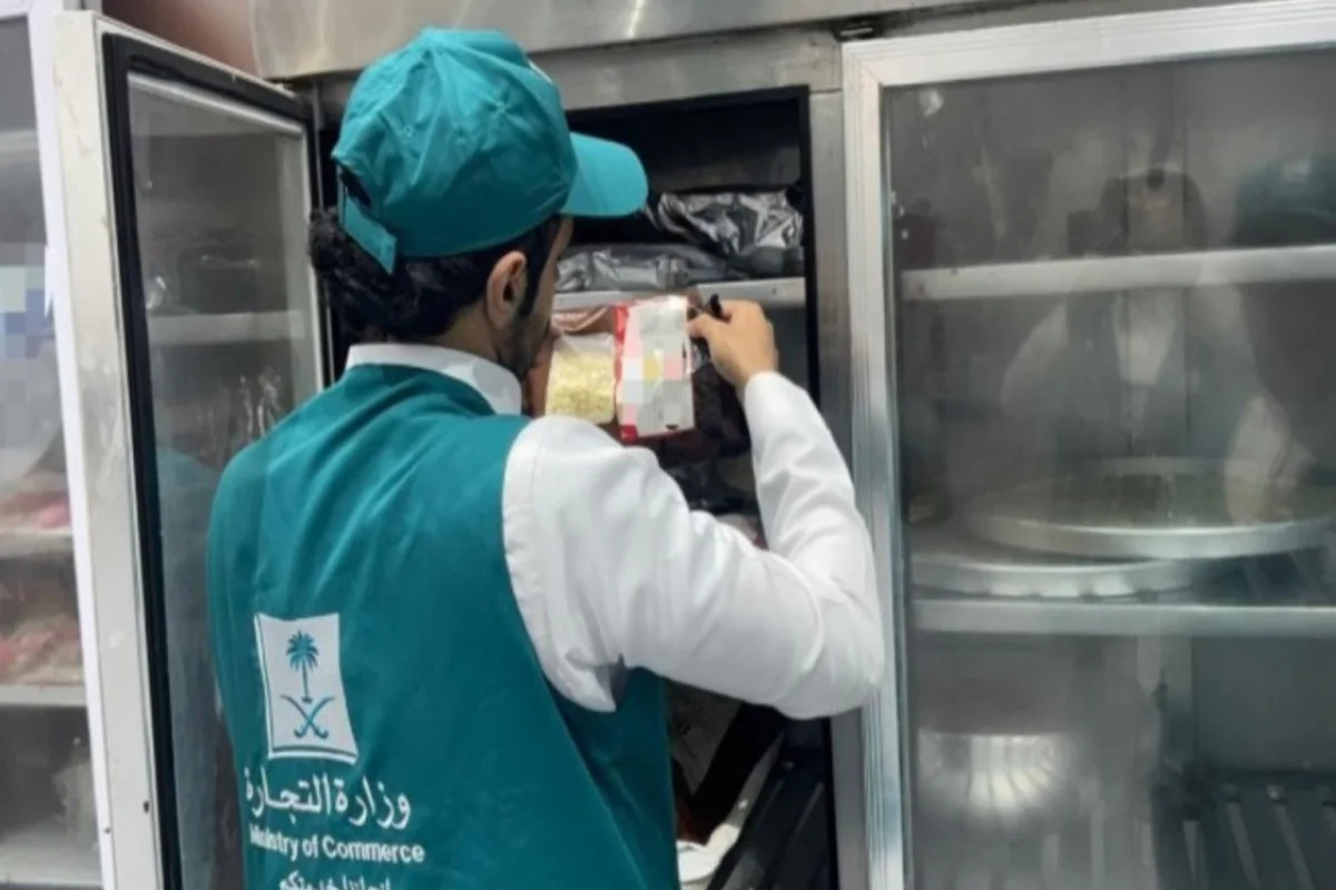 موظف من وزارة التجارة 